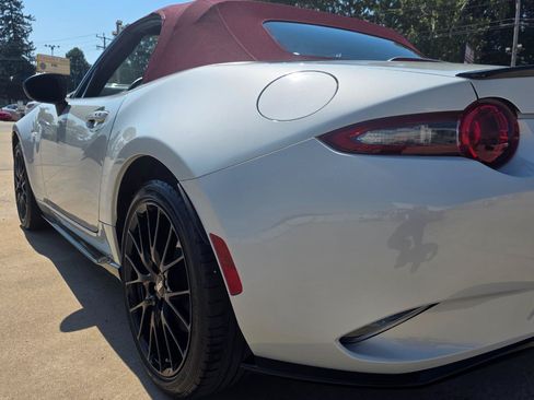 Used 2018 MAZDA MX-5 Miata Club w/ Brembo/BBS Recaro Package RWD image 16