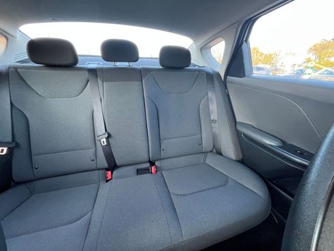 Used 2025 Kia K4 LXS image 36