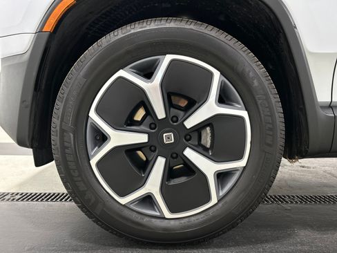 Used 2024 Rivian R1S Adventure AWD/4WD image 9