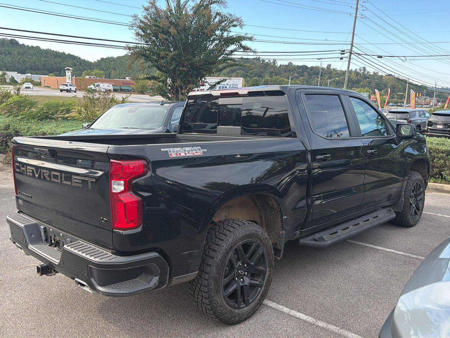 Used 2023 Chevrolet Silverado 1500 LT Trail Boss w/ LT Trail Boss Premium Package AWD/4WD image 3
