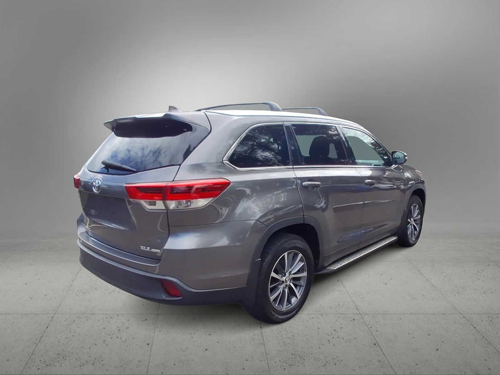 Used 2019 Toyota Highlander XLE AWD/4WD image 8
