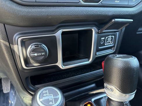 Used 2024 Jeep Gladiator Sport image 32