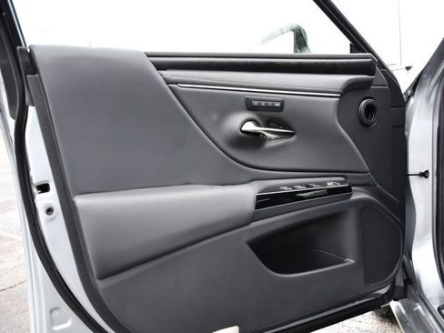 New 2025 Lexus ES 350 w/ Premium Package image 10