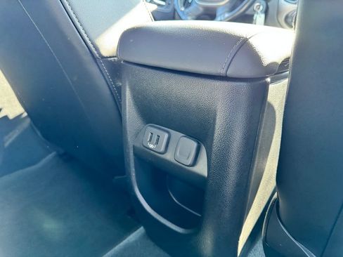 Used 2022 Chevrolet Colorado Z71 AWD/4WD image 16