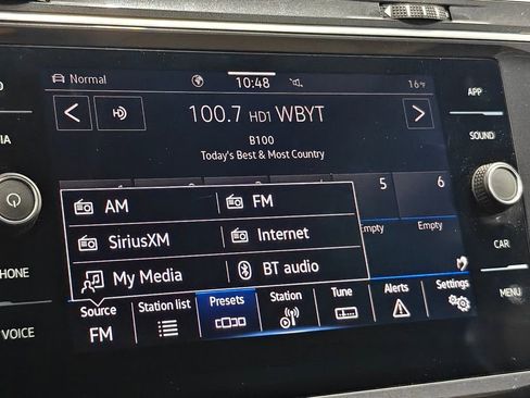 Used 2023 Volkswagen Tiguan SE image 34