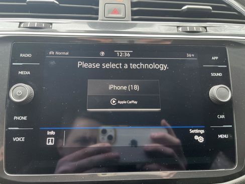 Used 2022 Volkswagen Tiguan SE R-Line image 11