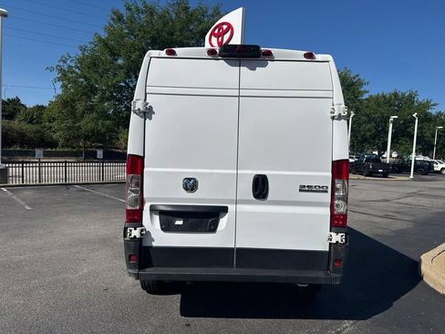 Used 2026 RAM ProMaster 2500 w/ Convenience Group FWD image 4