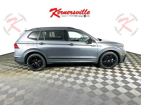 Used 2022 Volkswagen Tiguan SE R-Line image 8