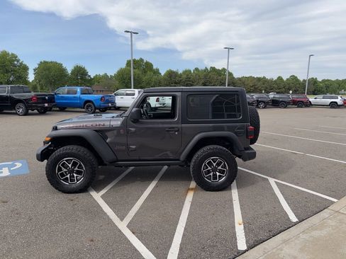 Used 2024 Jeep Wrangler Rubicon w/ Technology Group AWD/4WD image 2
