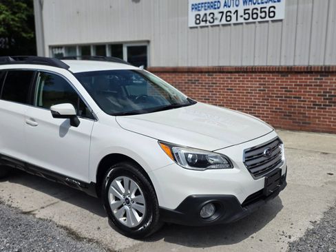Used 2017 Subaru Outback 2.5i Premium AWD/4WD image 2
