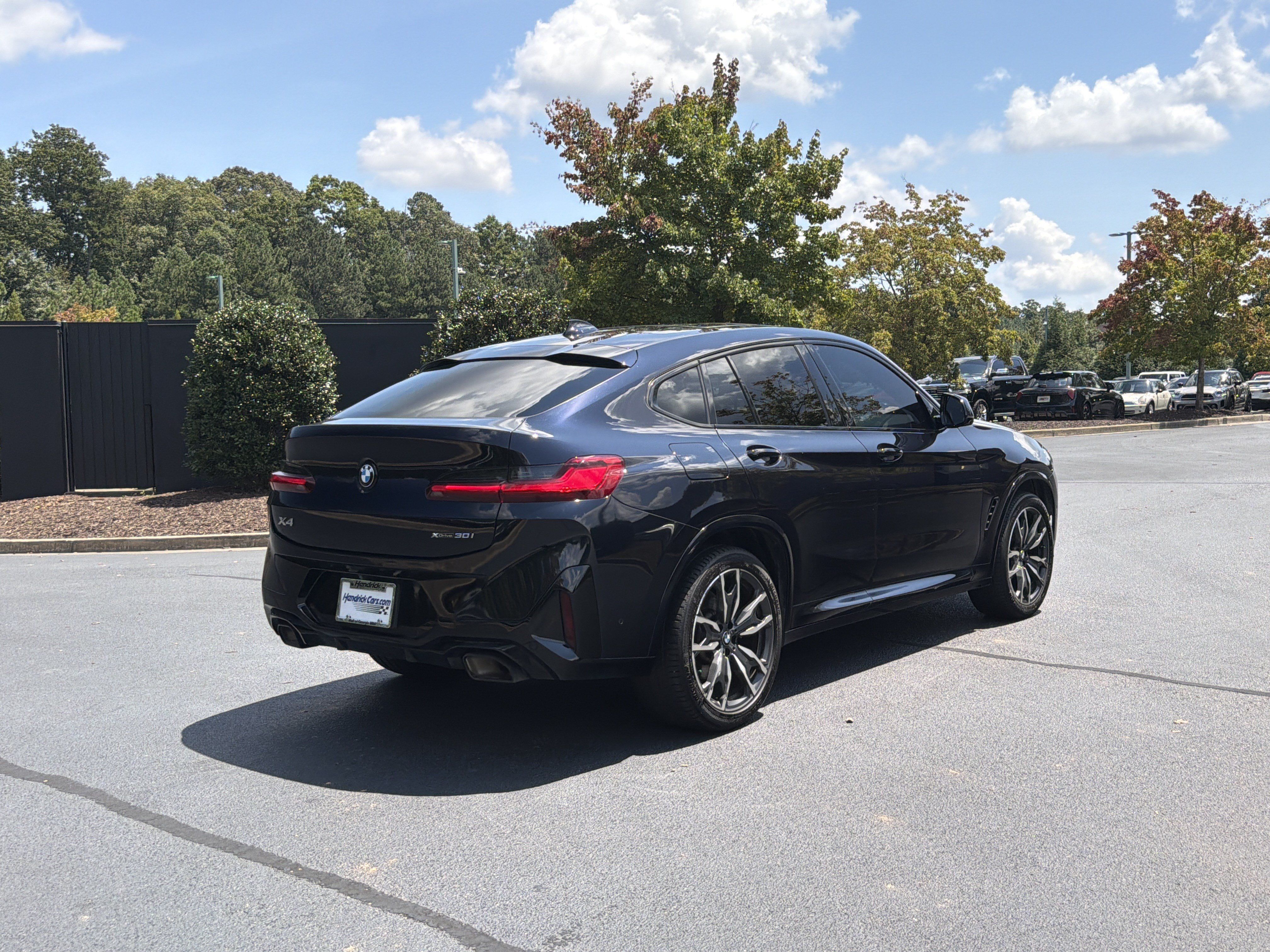 Used 2024 BMW X4 xDrive30i w/ M Sport Package AWD/4WD image 3
