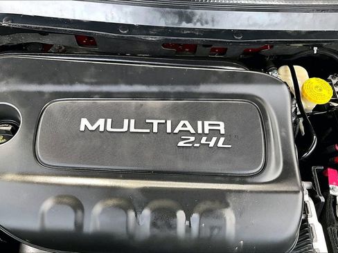 Used 2017 Jeep Cherokee Limited image 33