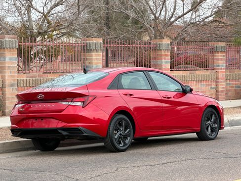 Used 2021 Hyundai Elantra SEL FWD image 10