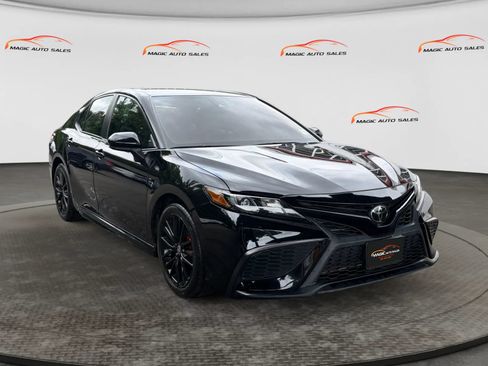 Used 2023 Toyota Camry SE AWD/4WD image 5