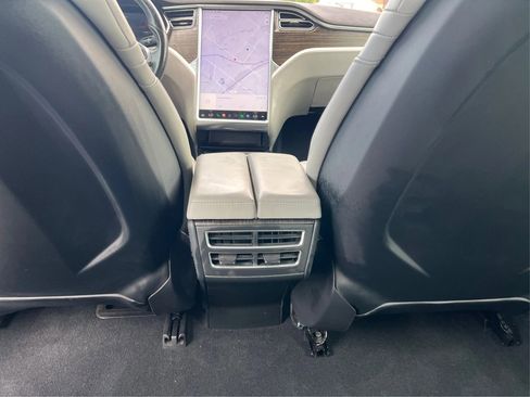 Used 2015 Tesla Model S 70D image 20