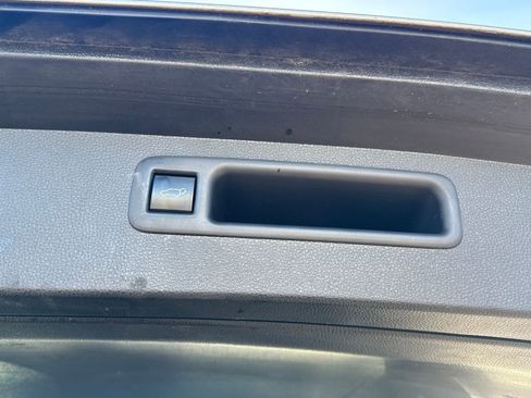 Used 2021 Toyota Highlander LE image 8