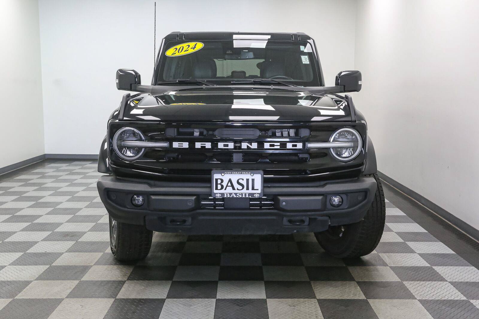 Used 2024 Ford Bronco Outer Banks AWD/4WD image 3