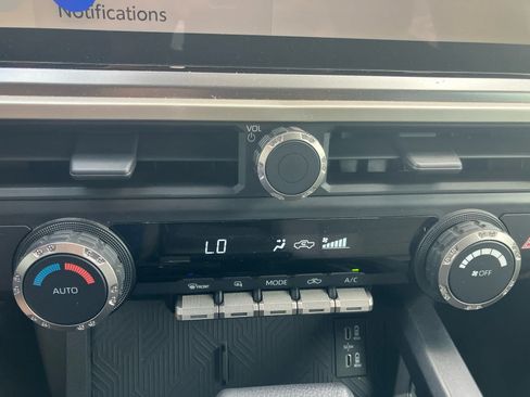Certified 2024 Toyota Tacoma TRD Off-Road AWD/4WD image 25