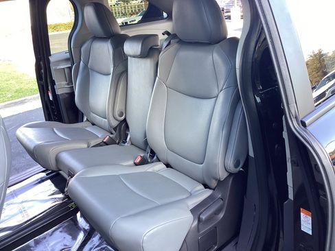Used 2024 Toyota Sienna XLE image 14