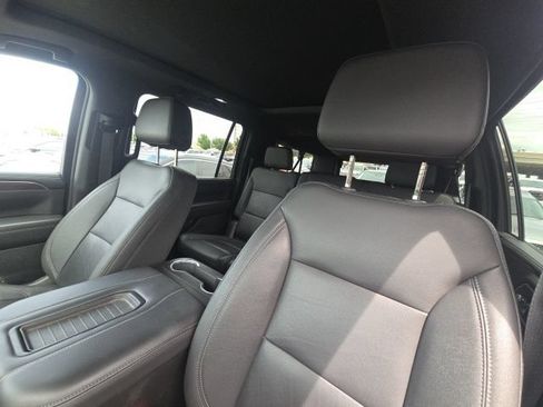 Used 2023 Chevrolet Suburban Z71 w/ Z71 Off-Road Package AWD/4WD image 8