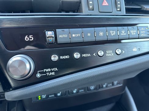Used 2024 Lexus ES 350 w/ Accessory Package (Z1) FWD image 33