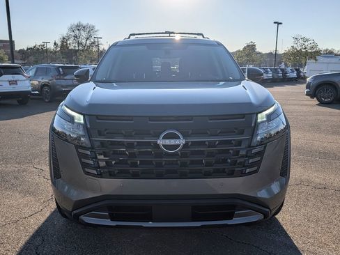 New 2026 Nissan Pathfinder Platinum image 2