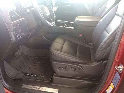 Used 2025 Chevrolet Tahoe RST AWD/4WD image 9