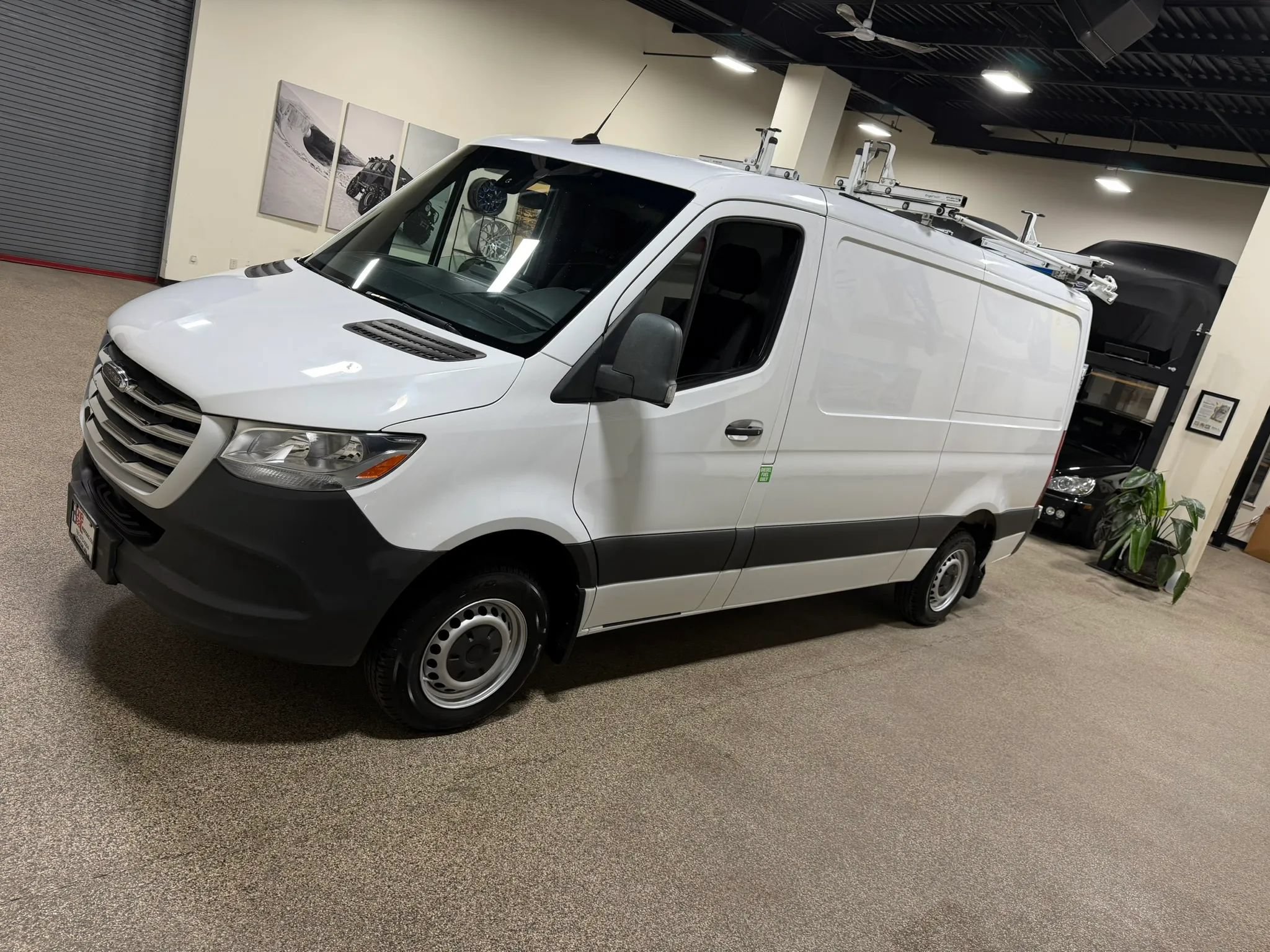 Used 2019 Freightliner Sprinter 144 RWD image 9