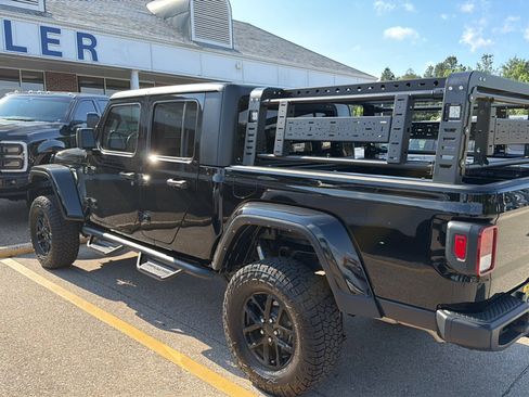 Used 2022 Jeep Gladiator Sport AWD/4WD image 6