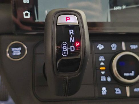 New 2026 Land Rover Defender 110 X-Dynamic SE AWD/4WD image 35