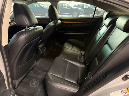 Used 2014 Lexus ES 300h w/ Luxury Package w/Bamboo Trim FWD image 16