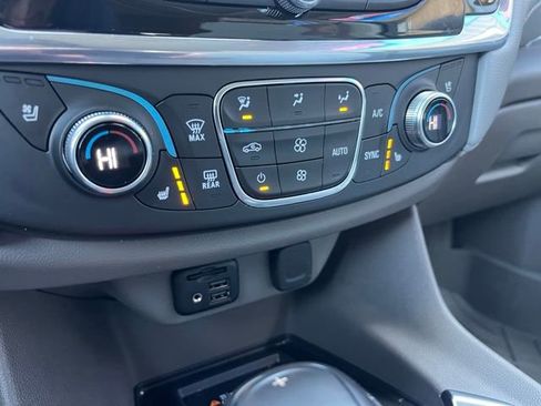 Used 2020 Chevrolet Traverse Premier image 32