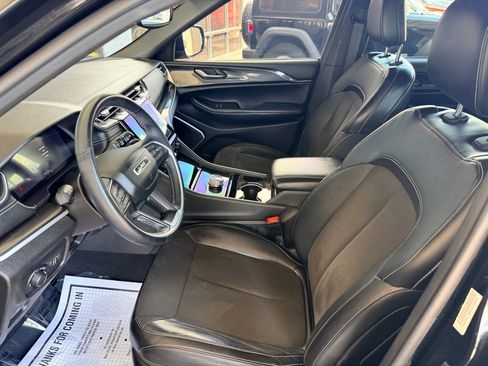 Used 2022 Jeep Grand Cherokee L Laredo RWD image 5