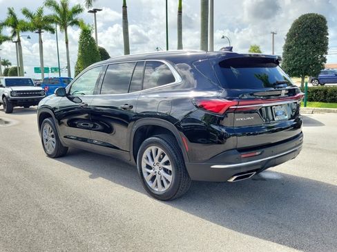 Used 2025 Buick Enclave Preferred FWD image 5