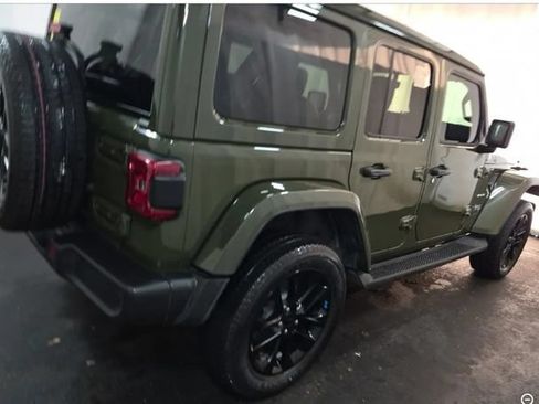 Used 2023 Jeep Wrangler Unlimited Sahara AWD/4WD image 3