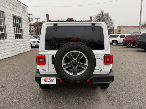 Certified 2019 Jeep Wrangler Unlimited Sahara AWD/4WD image 5