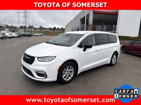 Used 2024 Chrysler Pacifica Touring-L image 1