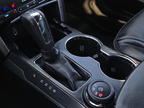 Used 2017 Ford Explorer Platinum image 25