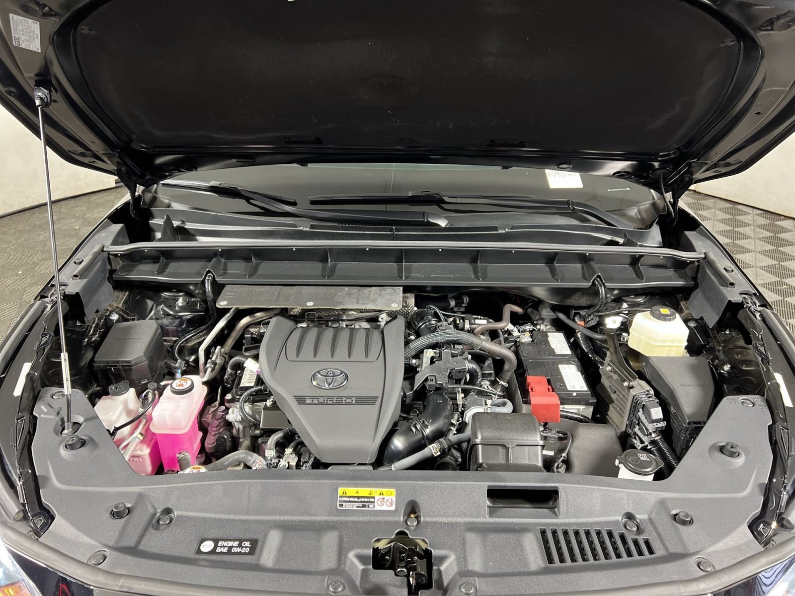 Used 2024 Toyota Highlander XLE FWD image 28