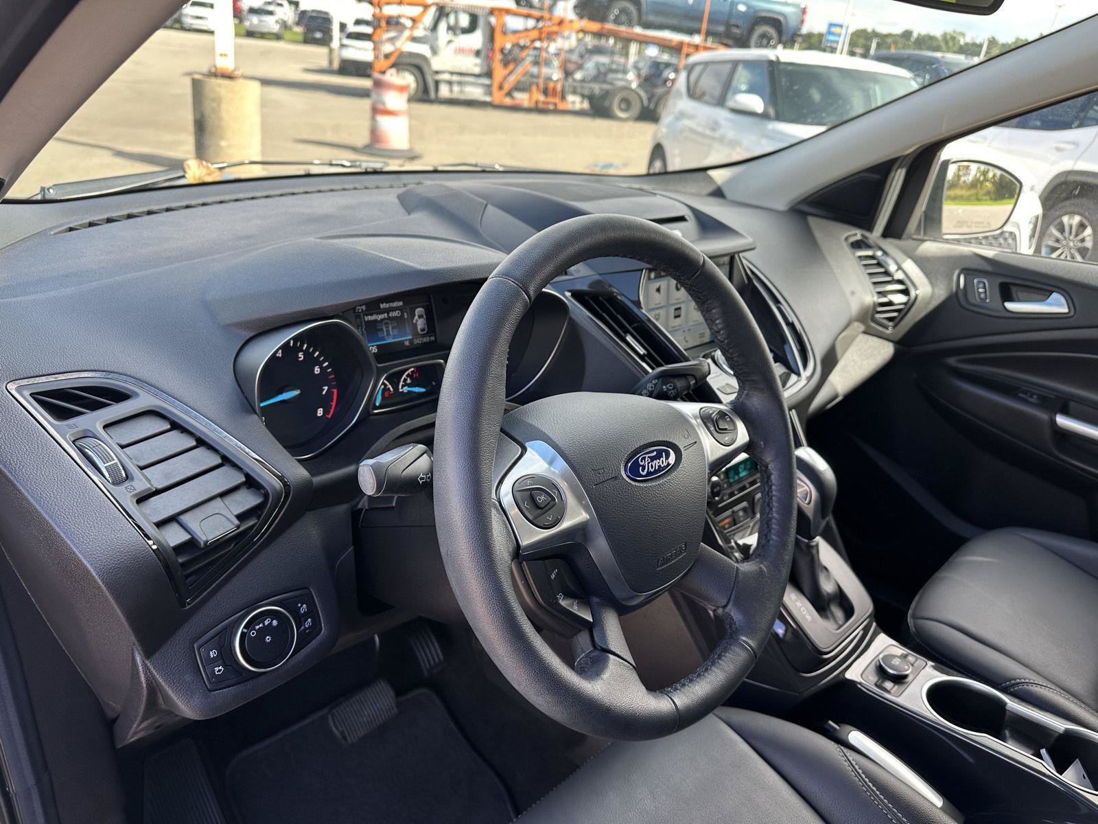 Used 2016 Ford Escape Titanium w/ Equipment Group 301A AWD/4WD image 18