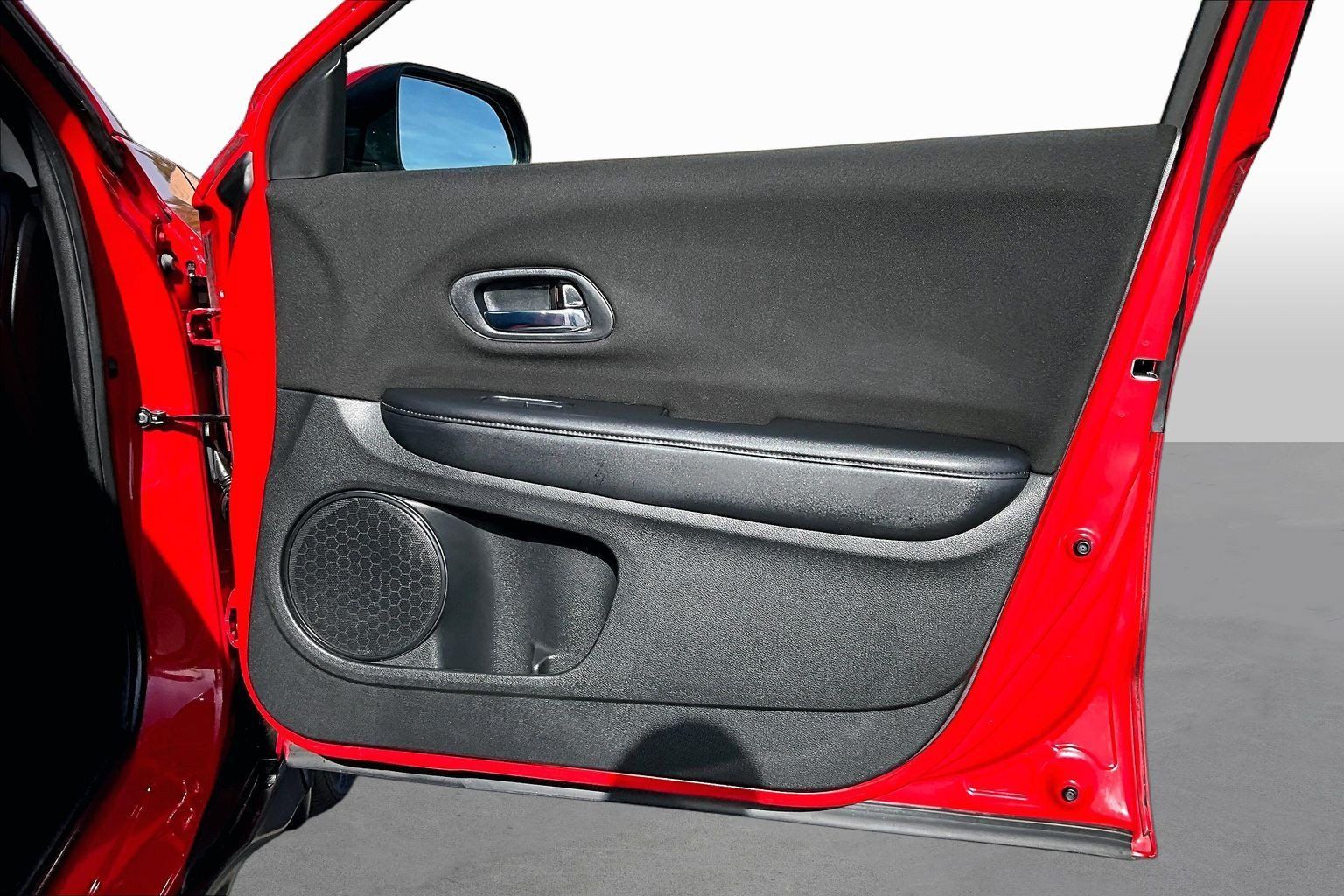Used 2016 Honda HR-V LX image 18
