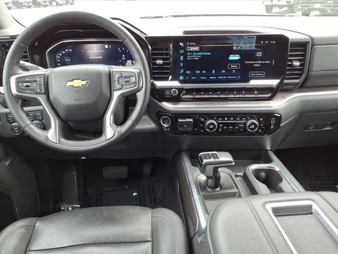 Used 2022 Chevrolet Silverado 1500 LTZ w/ Z71 Off-Road Package AWD/4WD image 10