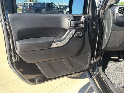 Used 2016 Jeep Wrangler Unlimited Sahara w/ Connectivity Group AWD/4WD image 82