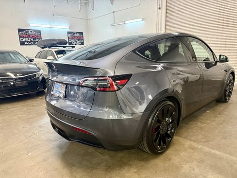 Used 2023 Tesla Model Y Performance AWD/4WD image 5
