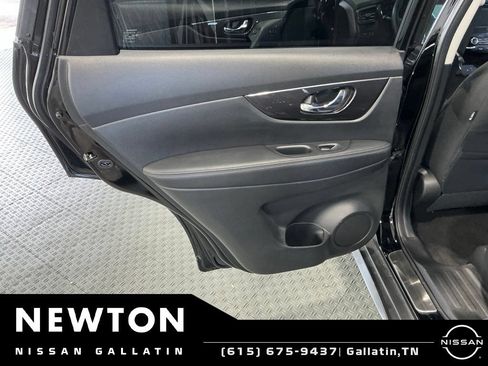 Used 2019 Nissan Rogue SV w/ Premium Package FWD image 37