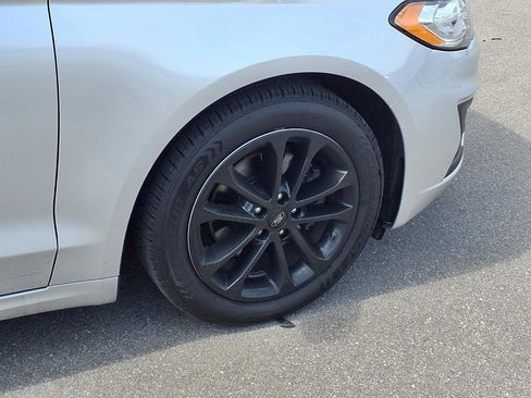 Used 2019 Ford Fusion SE image 24