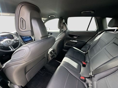 Used 2024 Mercedes-Benz GLC 300 image 24