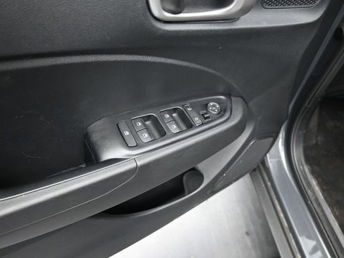 Used 2025 Hyundai Venue SEL image 17