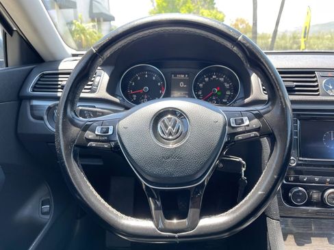 Used 2016 Volkswagen Passat 1.8T SE FWD image 25