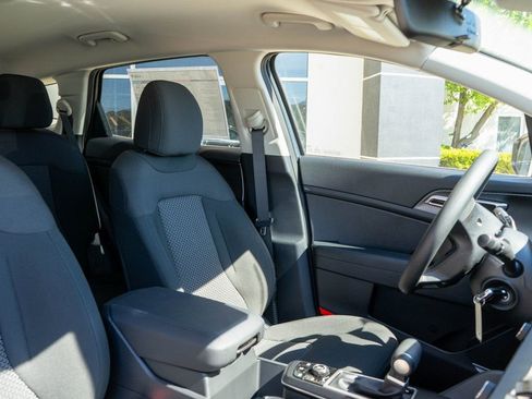 Used 2025 Kia Sportage LX image 11